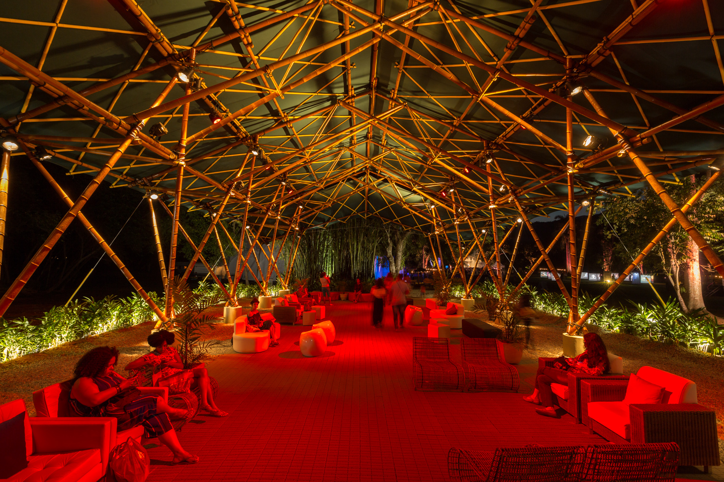 Deployable-bamboo-space-structure-pavilion-Bambutec-4.jpg